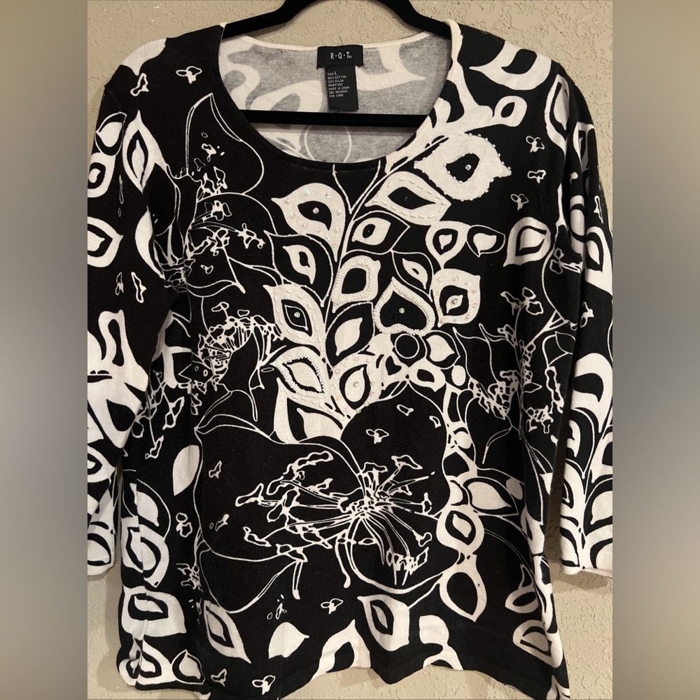 R Q T Women's Black and White Floral Top sequins beads size Large cotton/ nylon